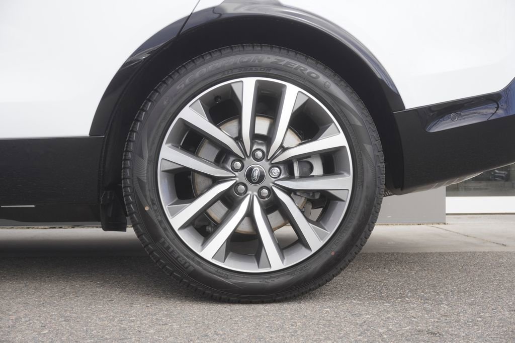 New 2026 Land Rover Discovery Limited Edition image 35