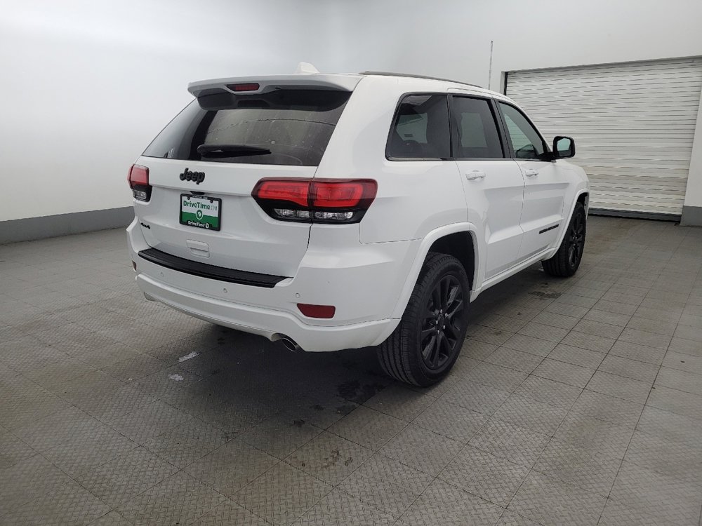 Used 2017 Jeep Grand Cherokee Altitude image 9