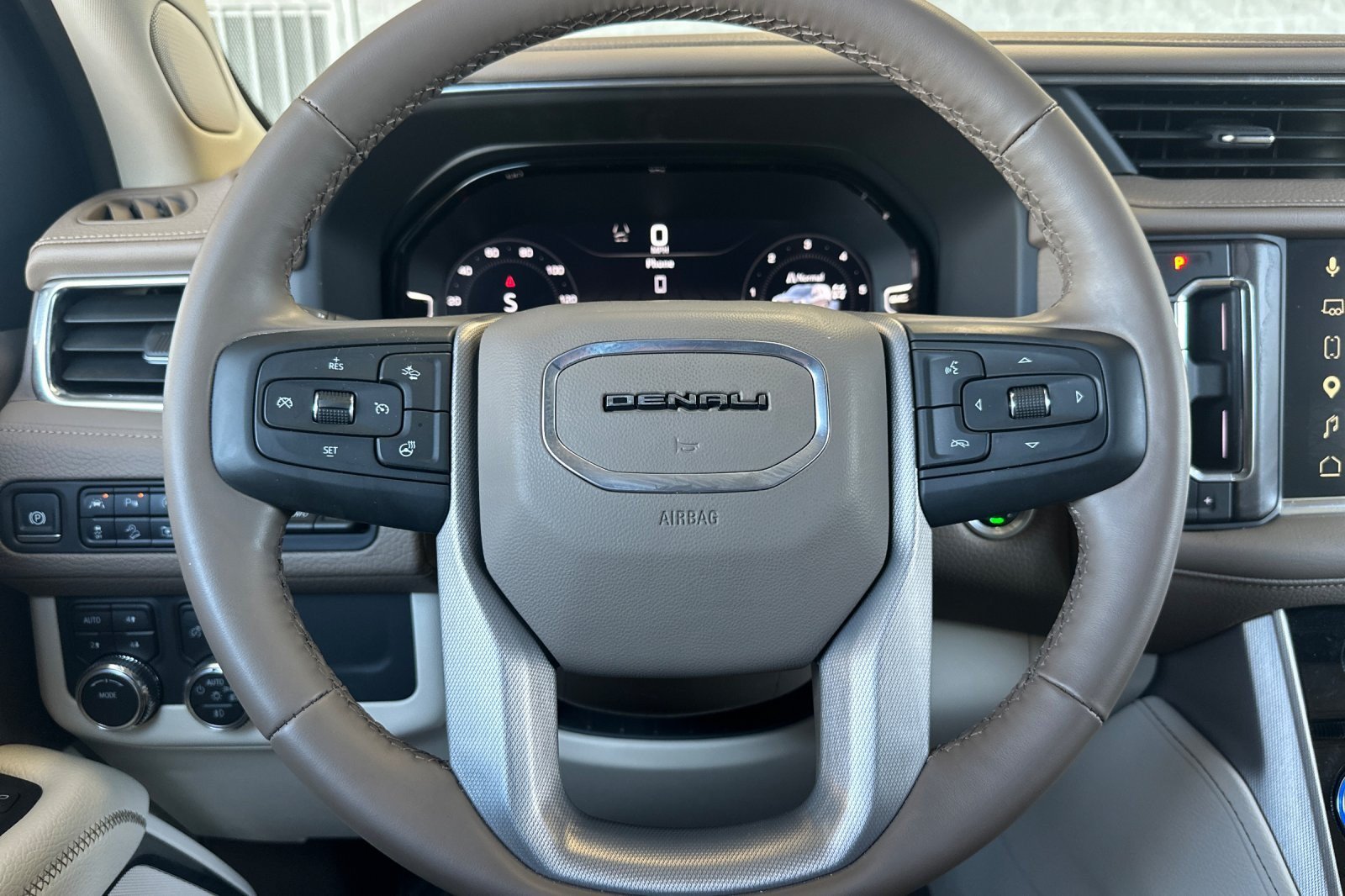 Used 2024 GMC Yukon XL Denali AWD/4WD image 24