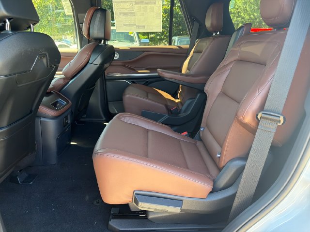 New 2026 Lincoln Navigator Reserve AWD/4WD image 15