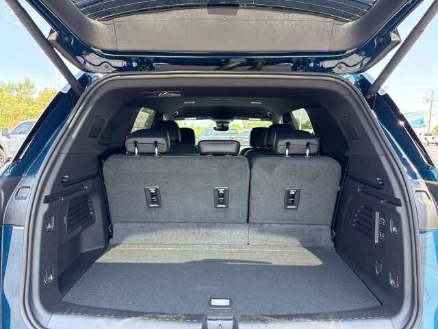 New 2027 Chevrolet Traverse RS FWD image 18