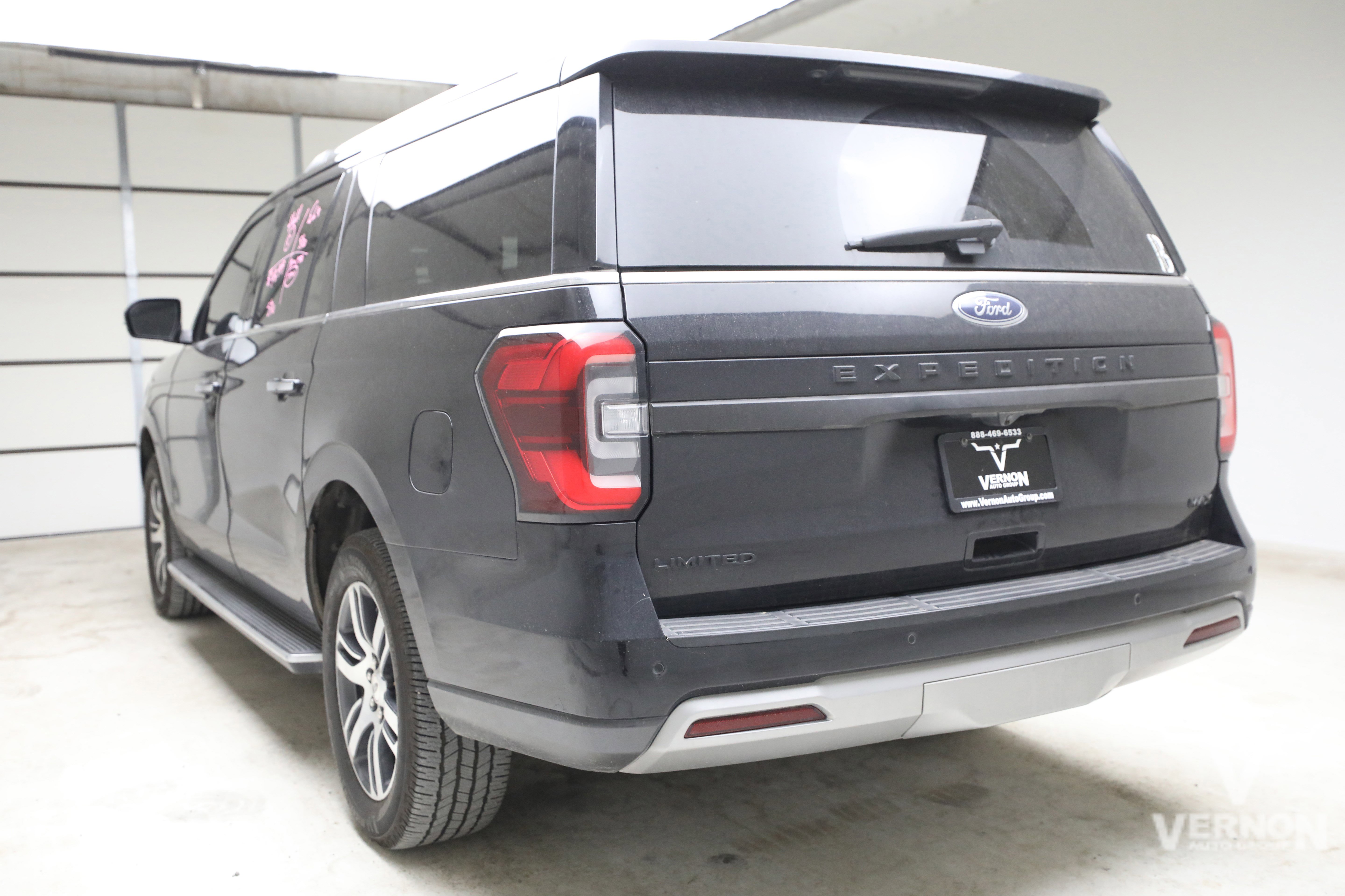 Used 2023 Ford Expedition Max Limited AWD/4WD image 2