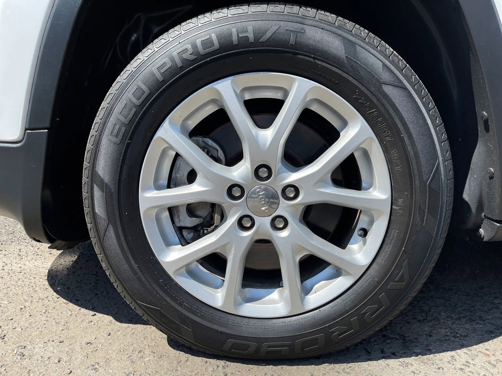 Used 2017 Jeep Cherokee Latitude w/ True North Edition image 2