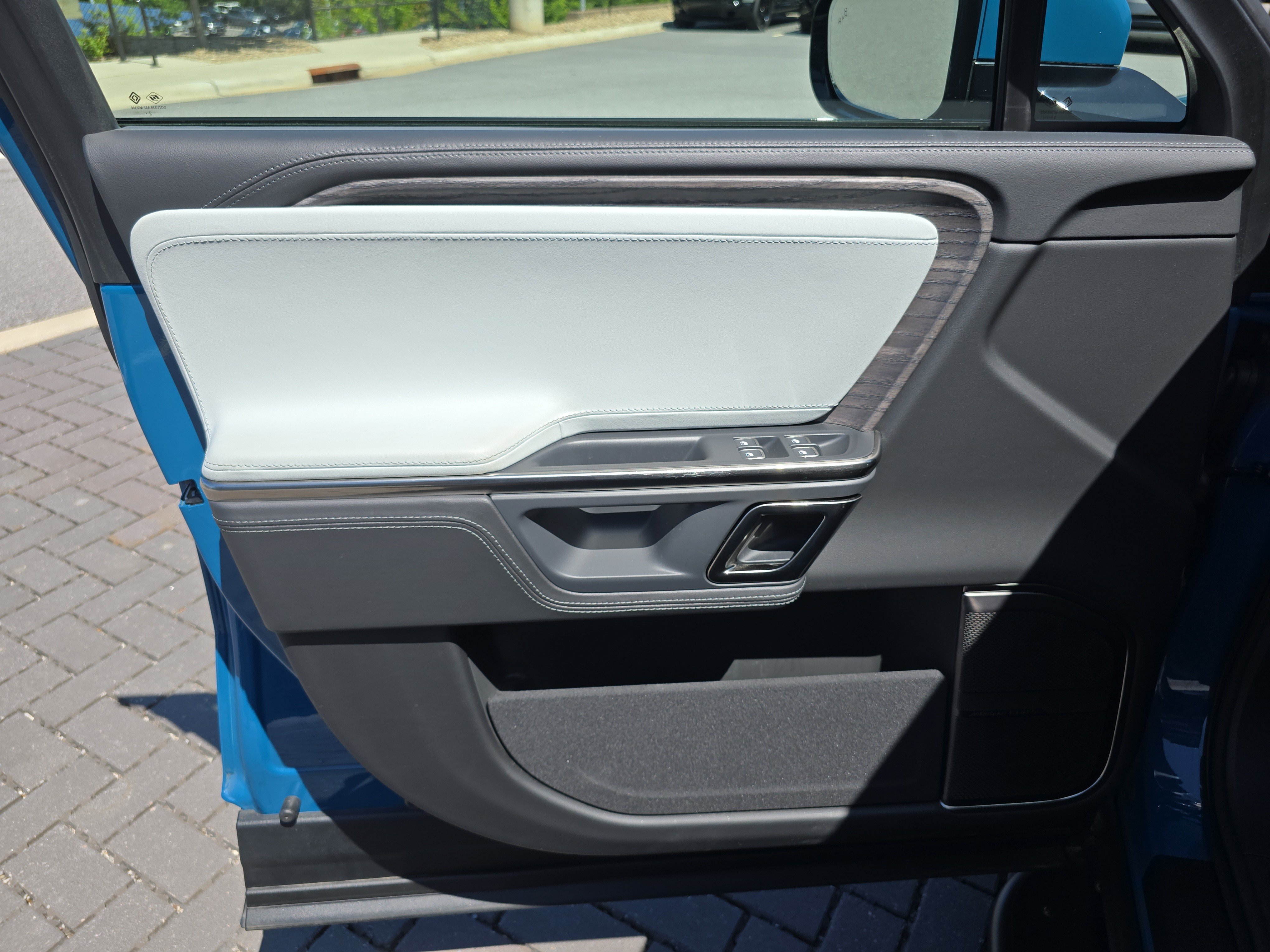 Used 2023 Rivian R1T Adventure AWD/4WD image 18