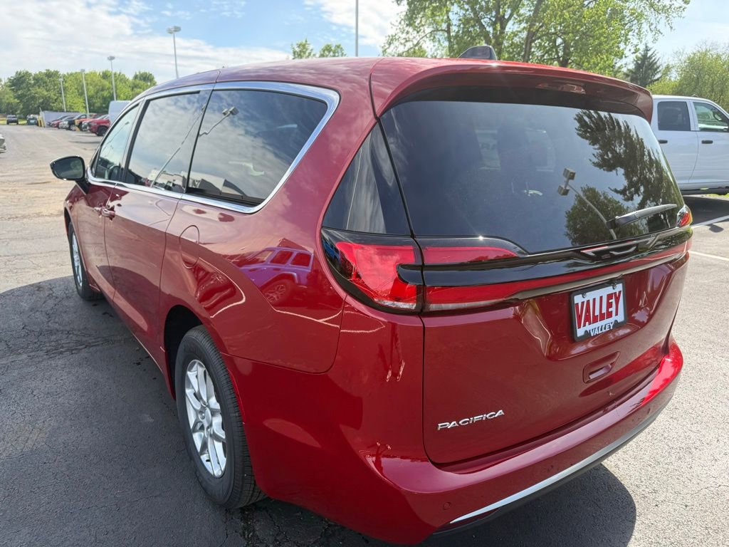 New 2027 Chrysler Pacifica Select FWD image 4