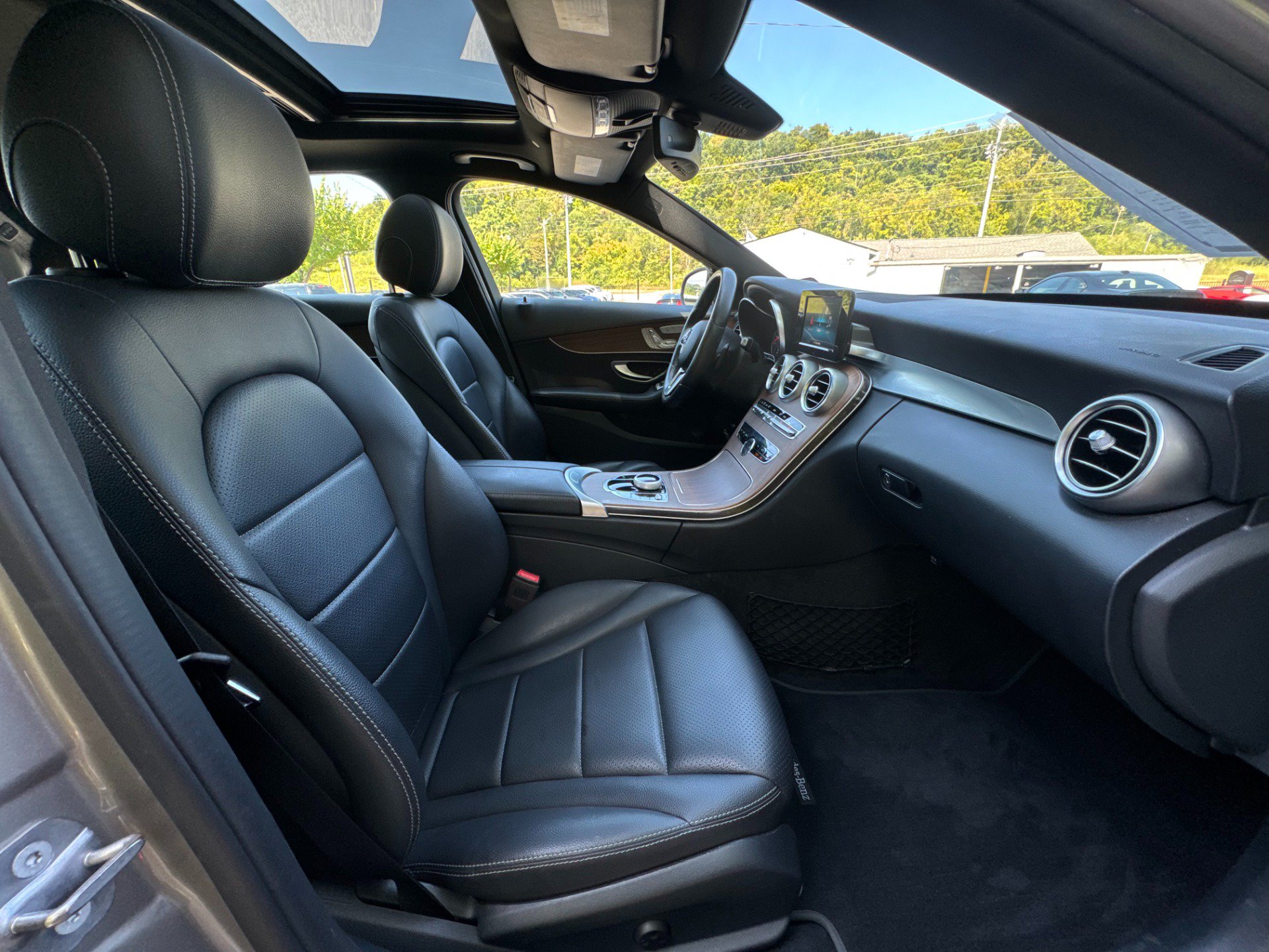 Used 2019 Mercedes-Benz C 300 4MATIC Sedan image 16