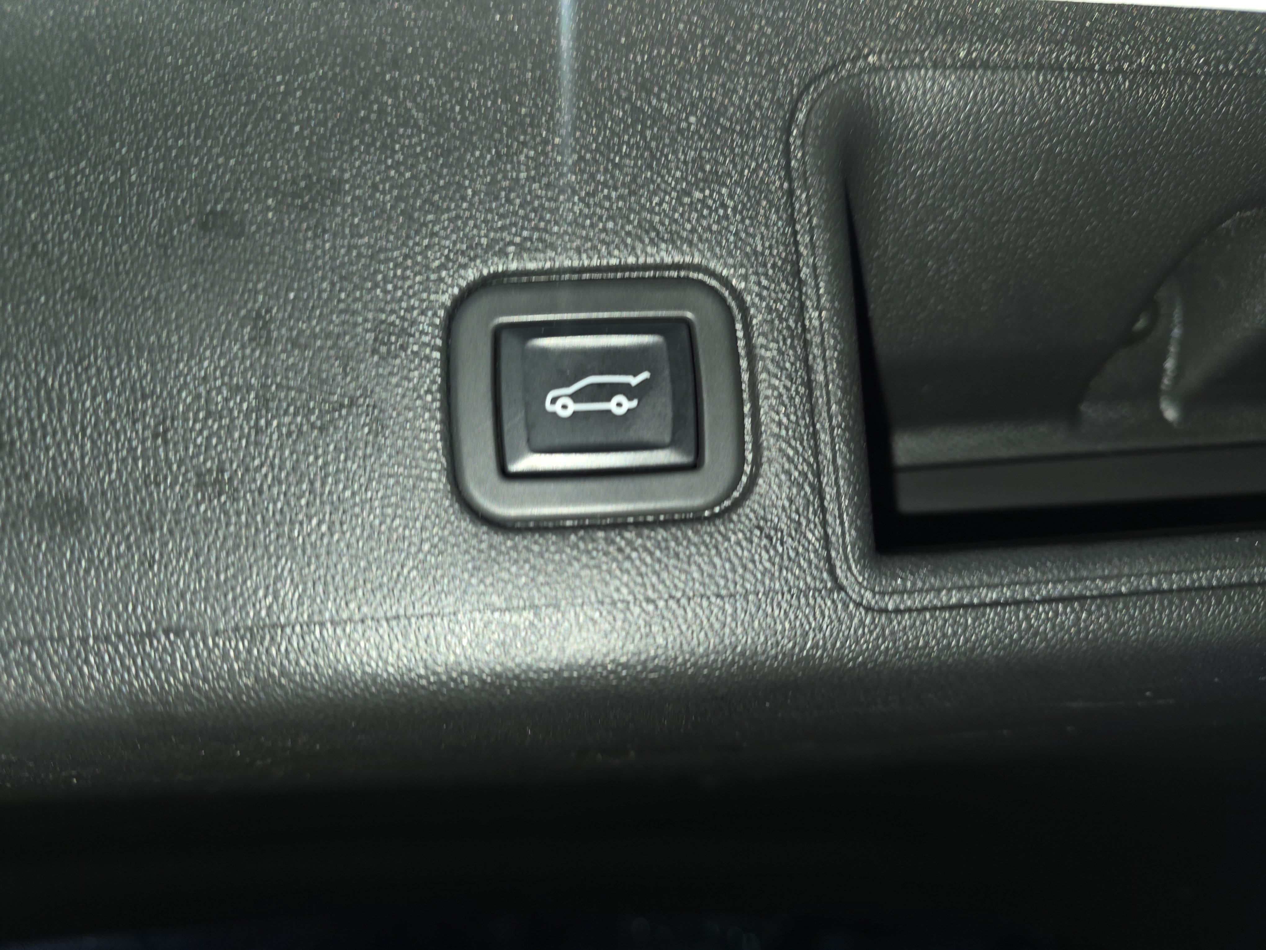 Used 2023 GMC Terrain SLE w/ Driver Convenience Package AWD/4WD image 4