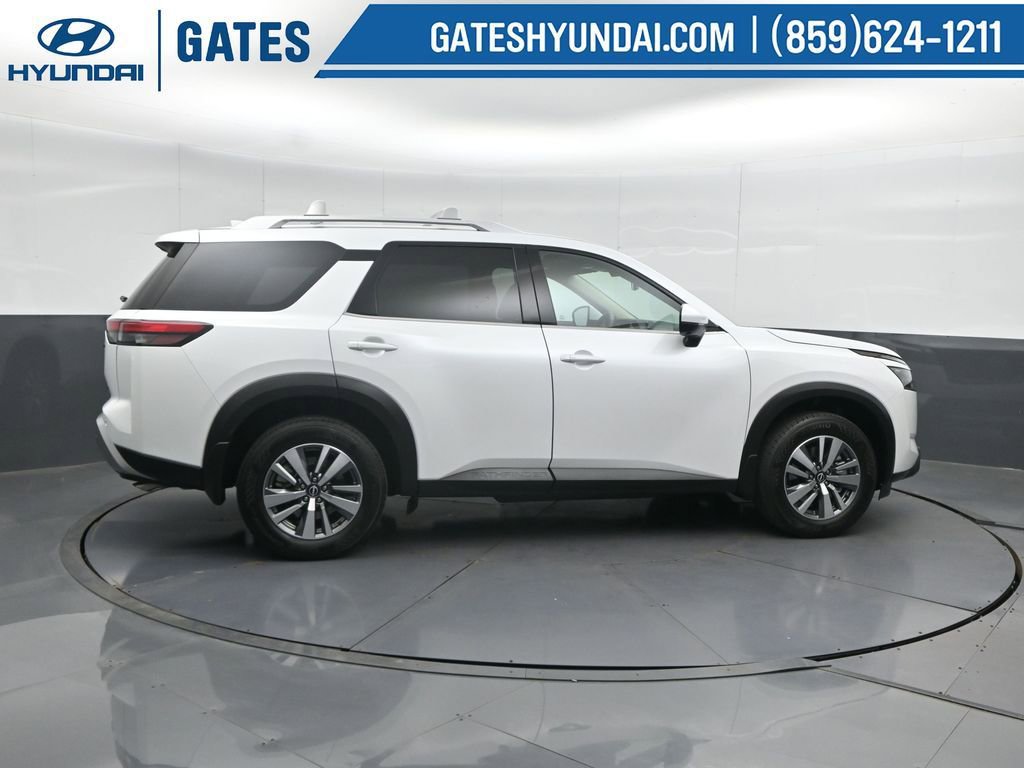 Used 2025 Nissan Pathfinder SL w/ Black Appearance Package AWD/4WD image 3