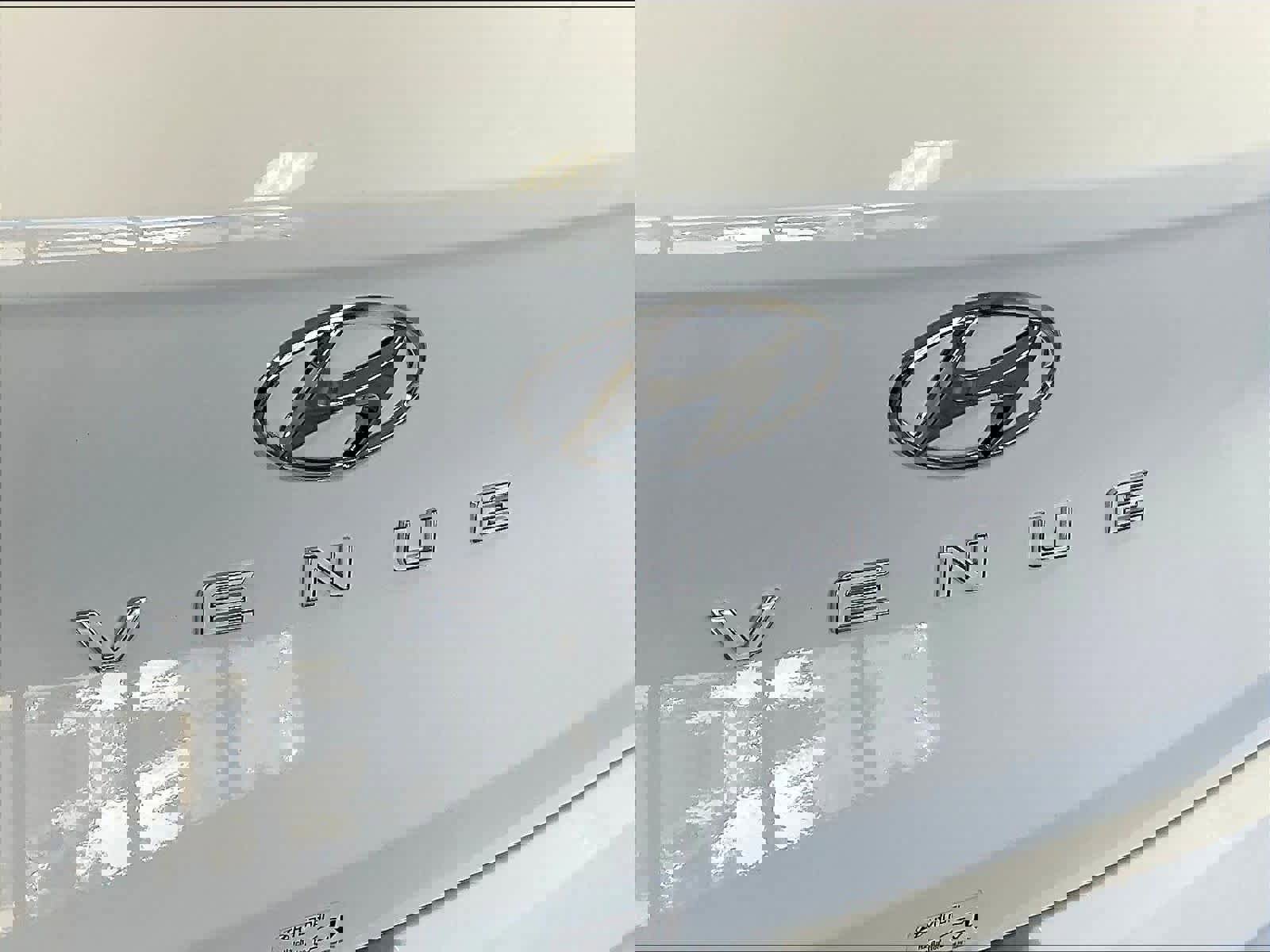 Used 2025 Hyundai Venue SE image 27