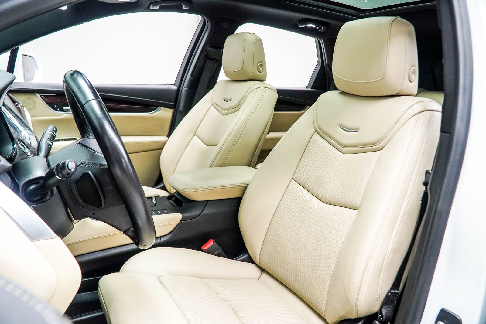 Used 2017 Cadillac XT5 Luxury w/ Driver Awareness Package image 31