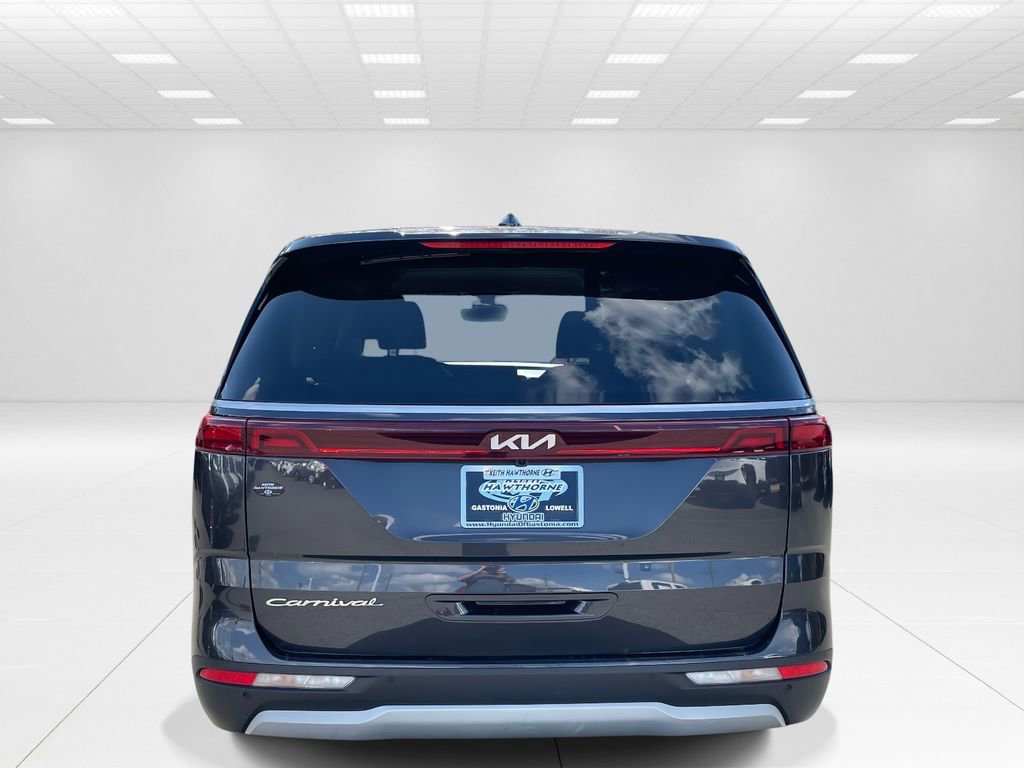 Used 2022 Kia Carnival LX image 5