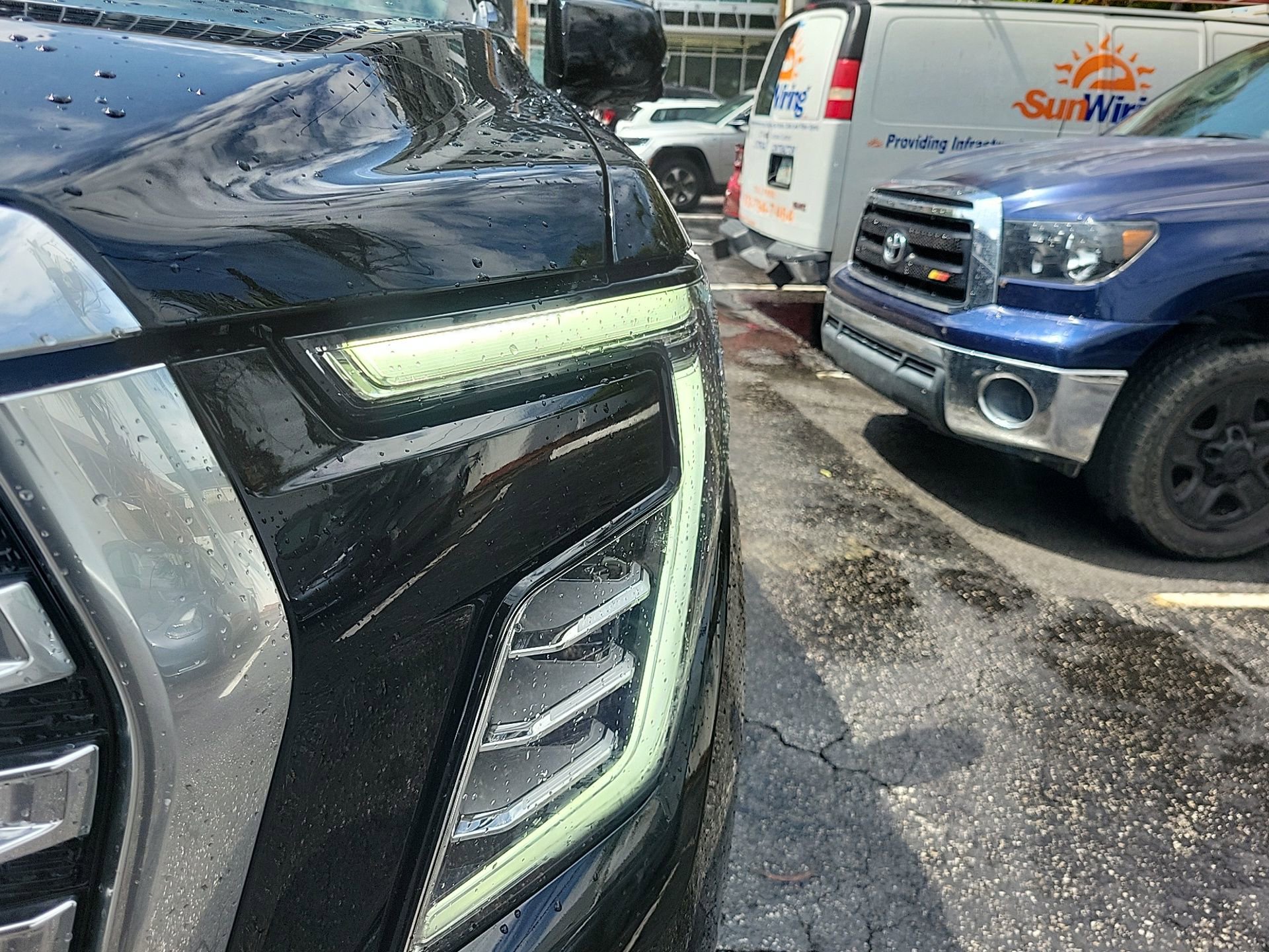 Used 2025 GMC Yukon Denali AWD/4WD image 7