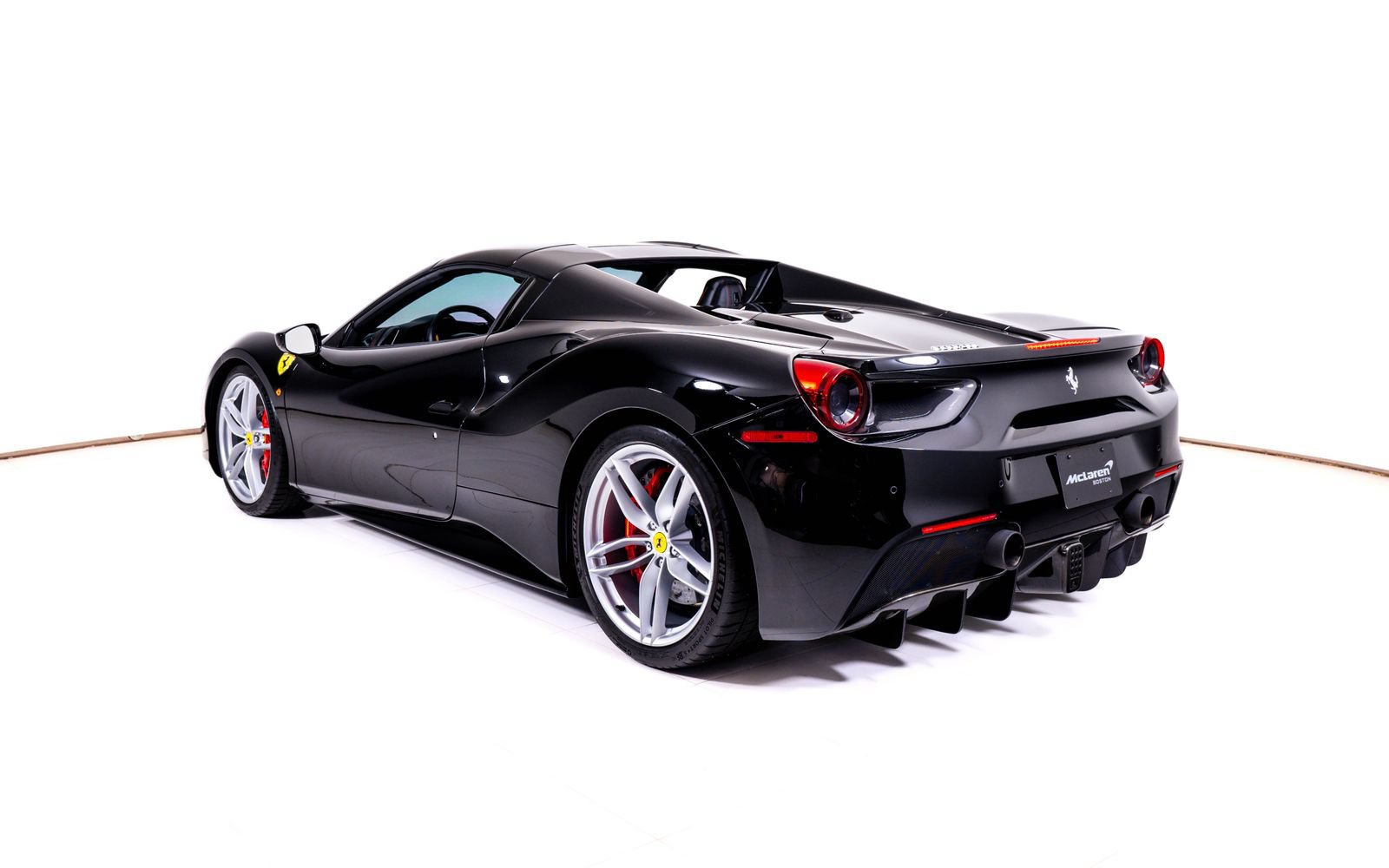 Used 2018 Ferrari 488 Spider RWD image 4