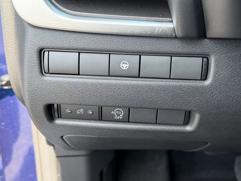Used 2023 Nissan Rogue SV AWD/4WD image 36