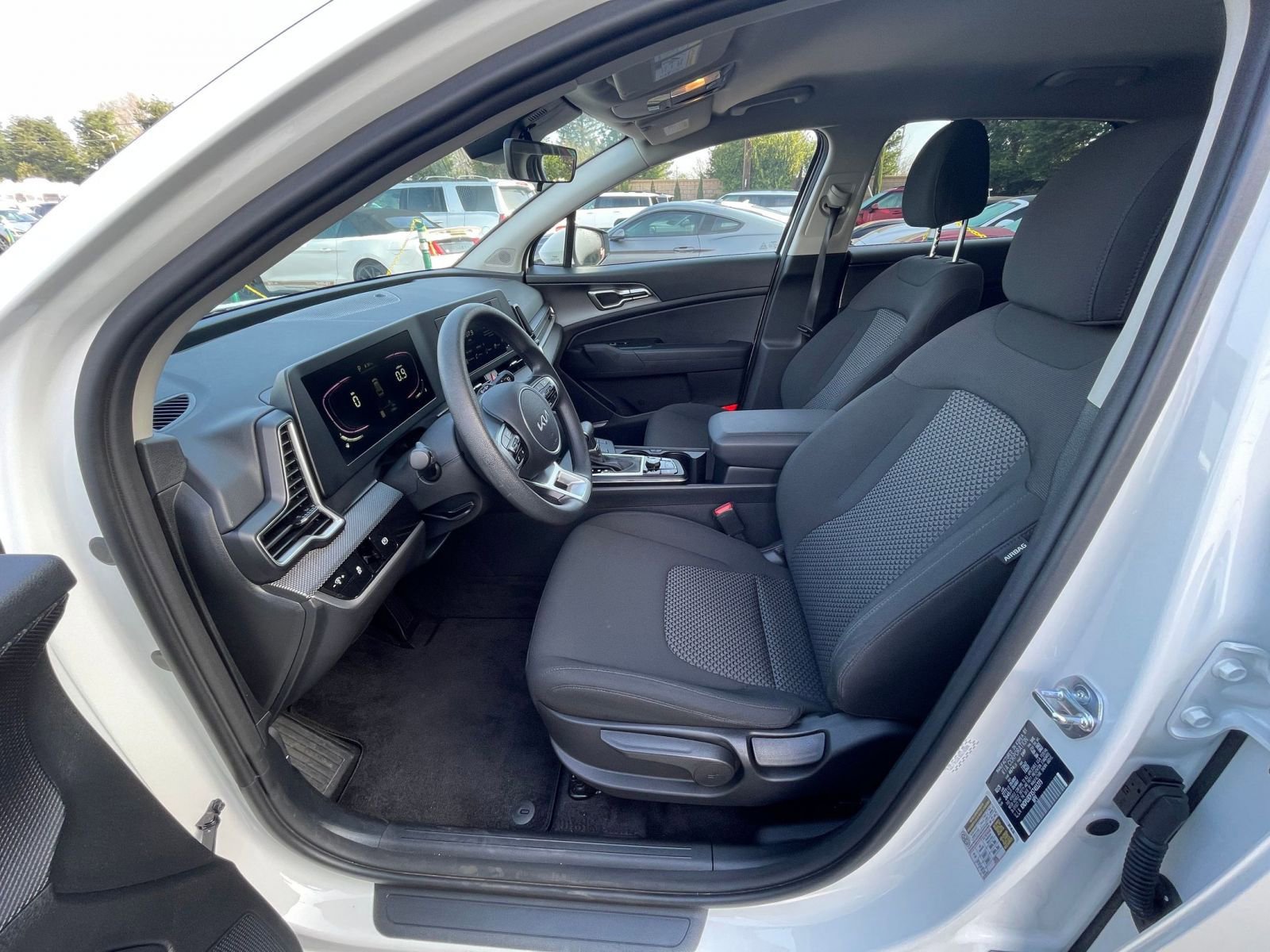 Used 2025 Kia Sportage LX image 25