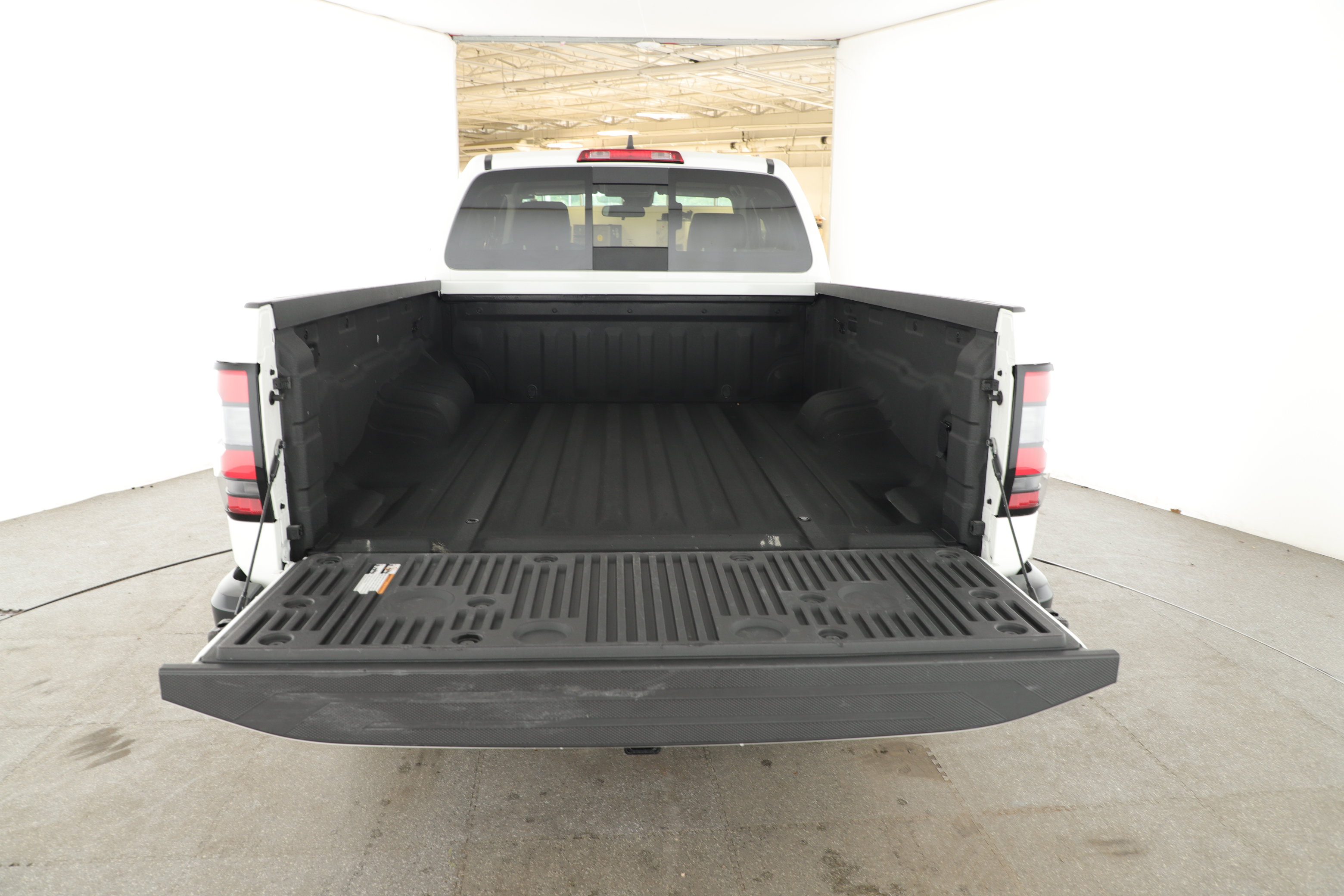 Used 2025 Nissan Frontier S w/ S Utility Package AWD/4WD image 5