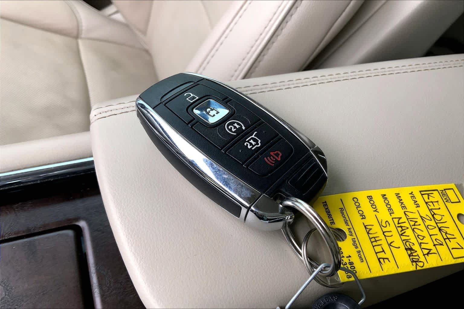 Used 2019 Lincoln Navigator Reserve AWD/4WD image 15