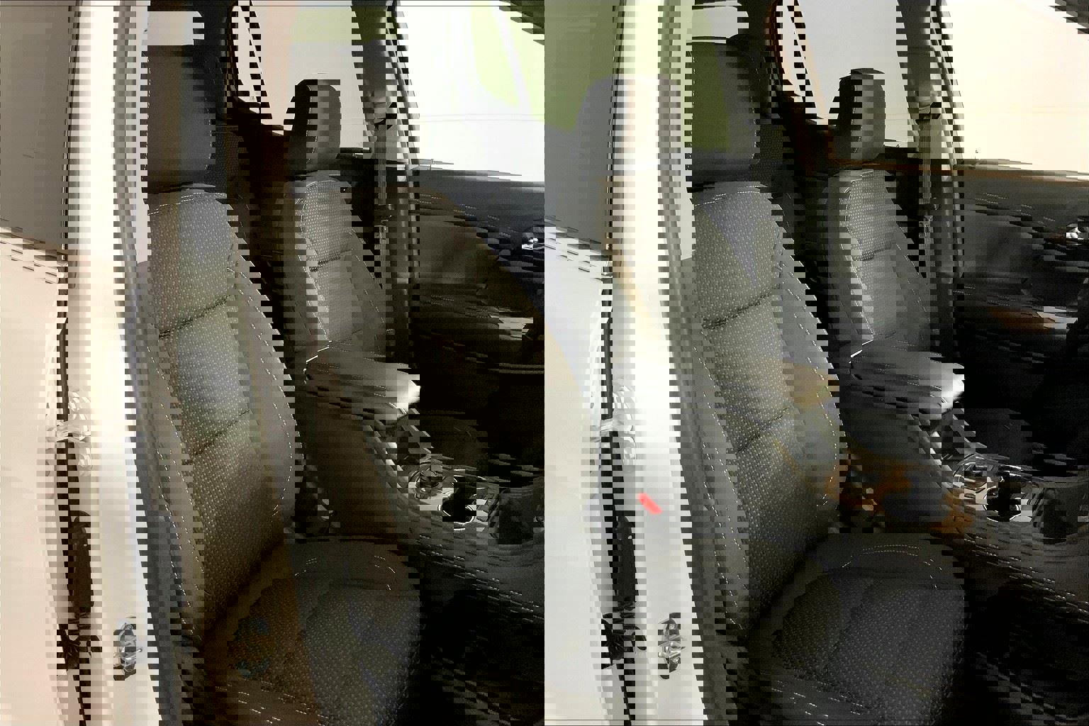 Used 2023 GMC Acadia SLE w/ Driver Convenience Package image 7