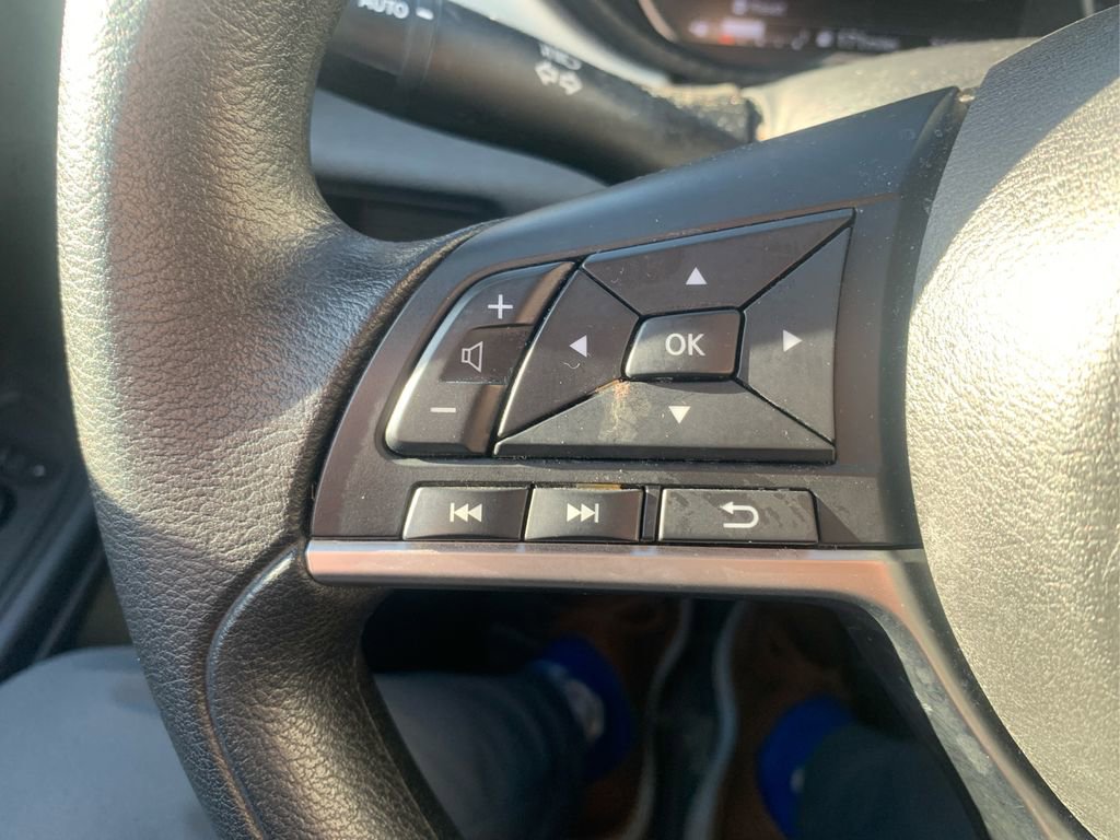 Certified 2022 Nissan Versa SV image 26