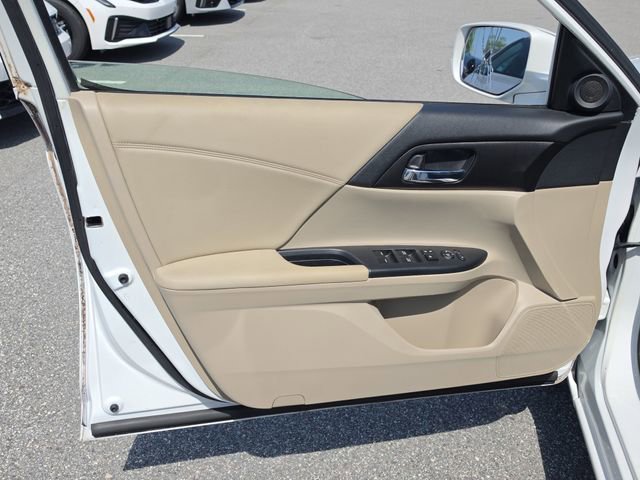 Used 2015 Honda Accord EX image 16