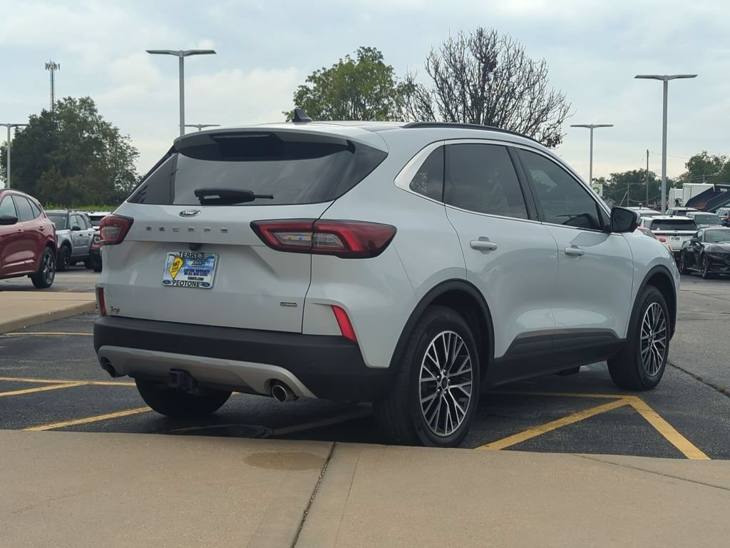 Used 2025 Ford Escape SE w/ PHEV Premium Package FWD image 3