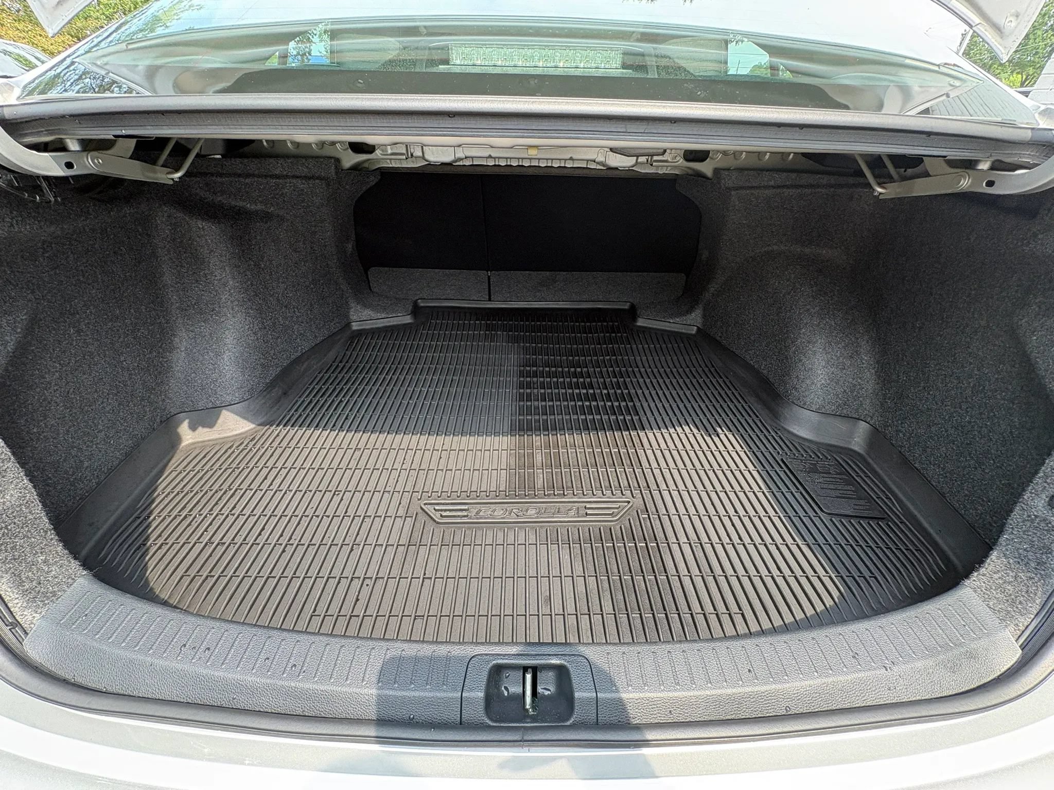 Used 2025 Toyota Corolla LE FWD image 20