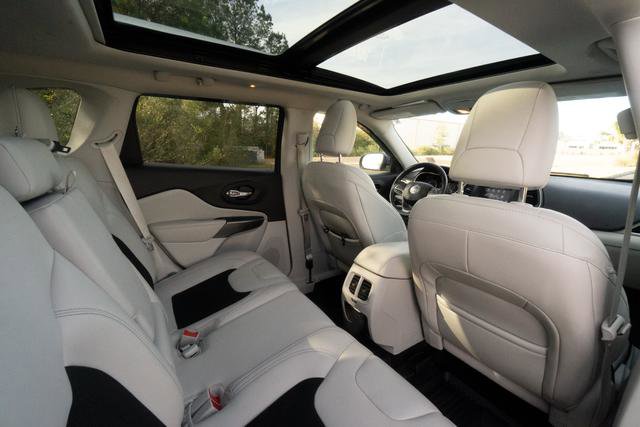 Used 2020 Jeep Cherokee Latitude Plus image 28