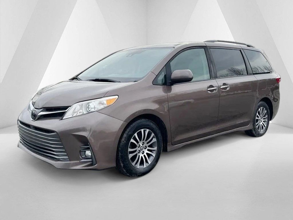 Used 2019 Toyota Sienna XLE image 3