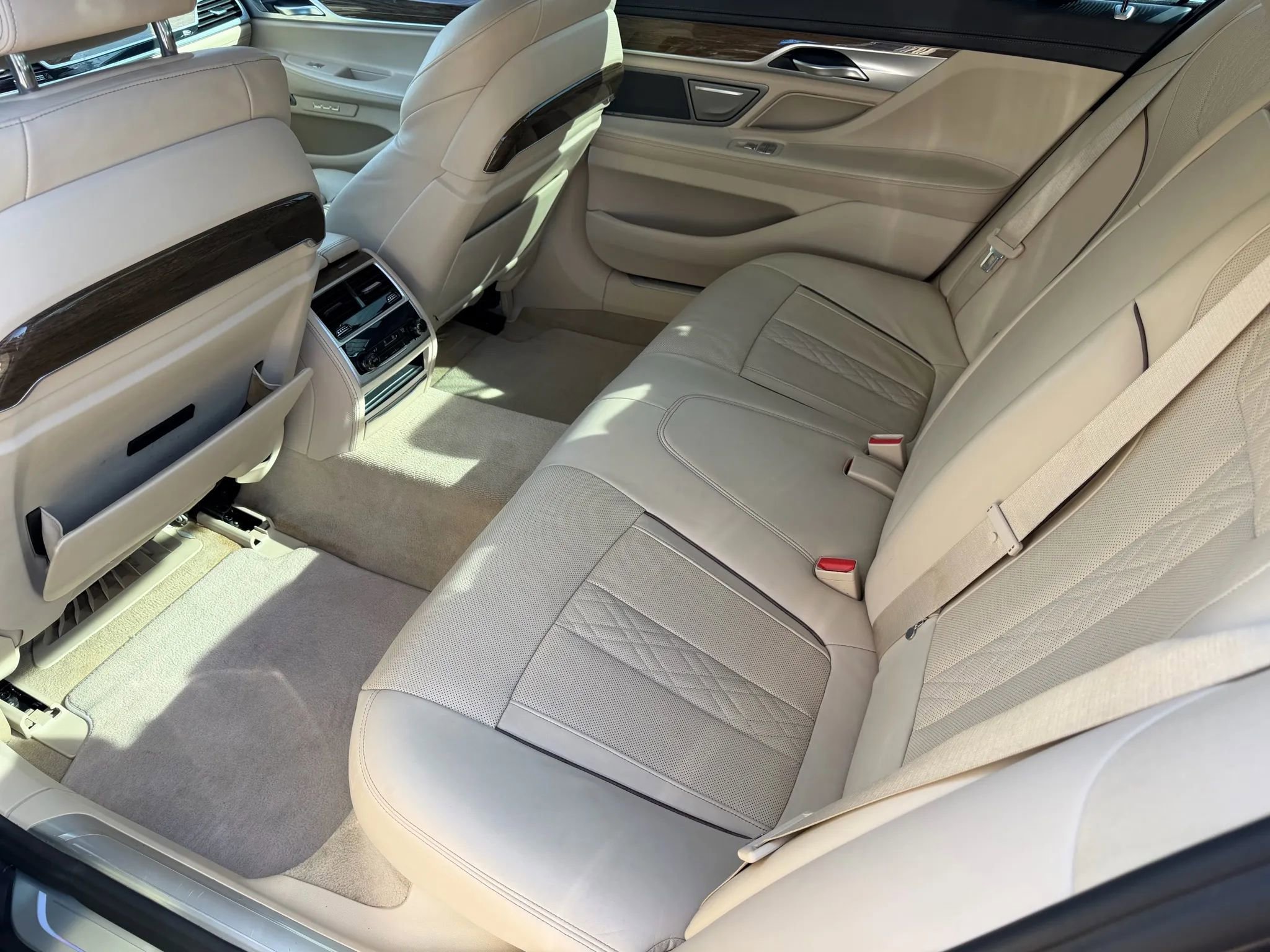 Used 2017 BMW 740i RWD image 36