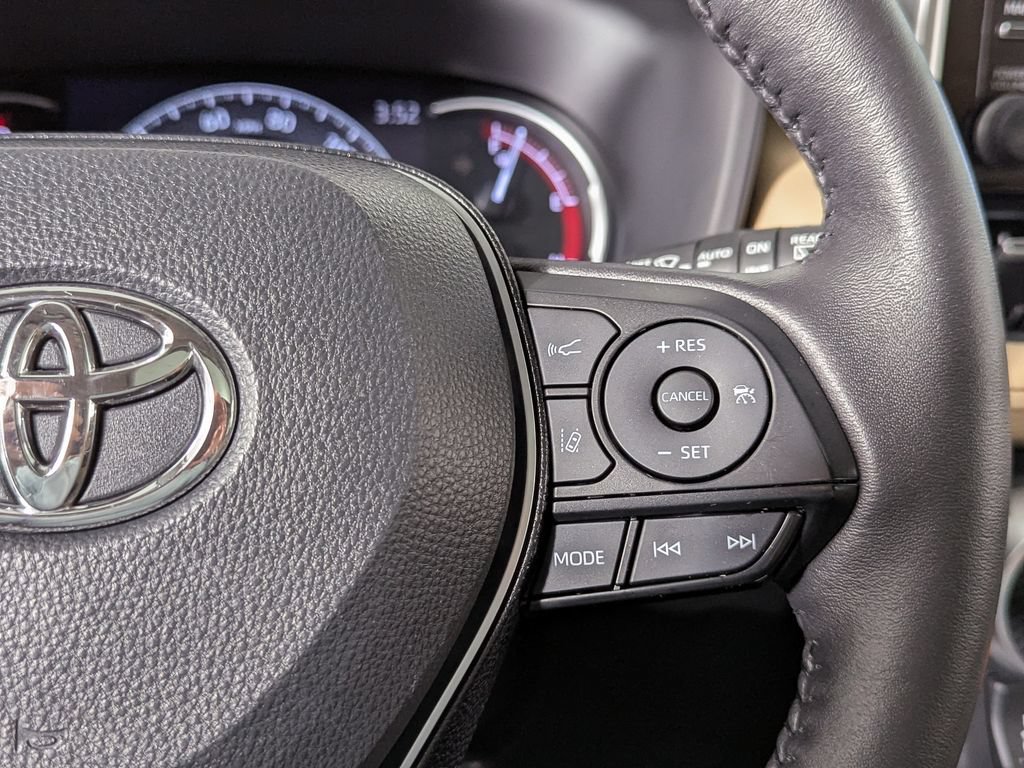 Used 2020 Toyota RAV4 Limited AWD/4WD image 39