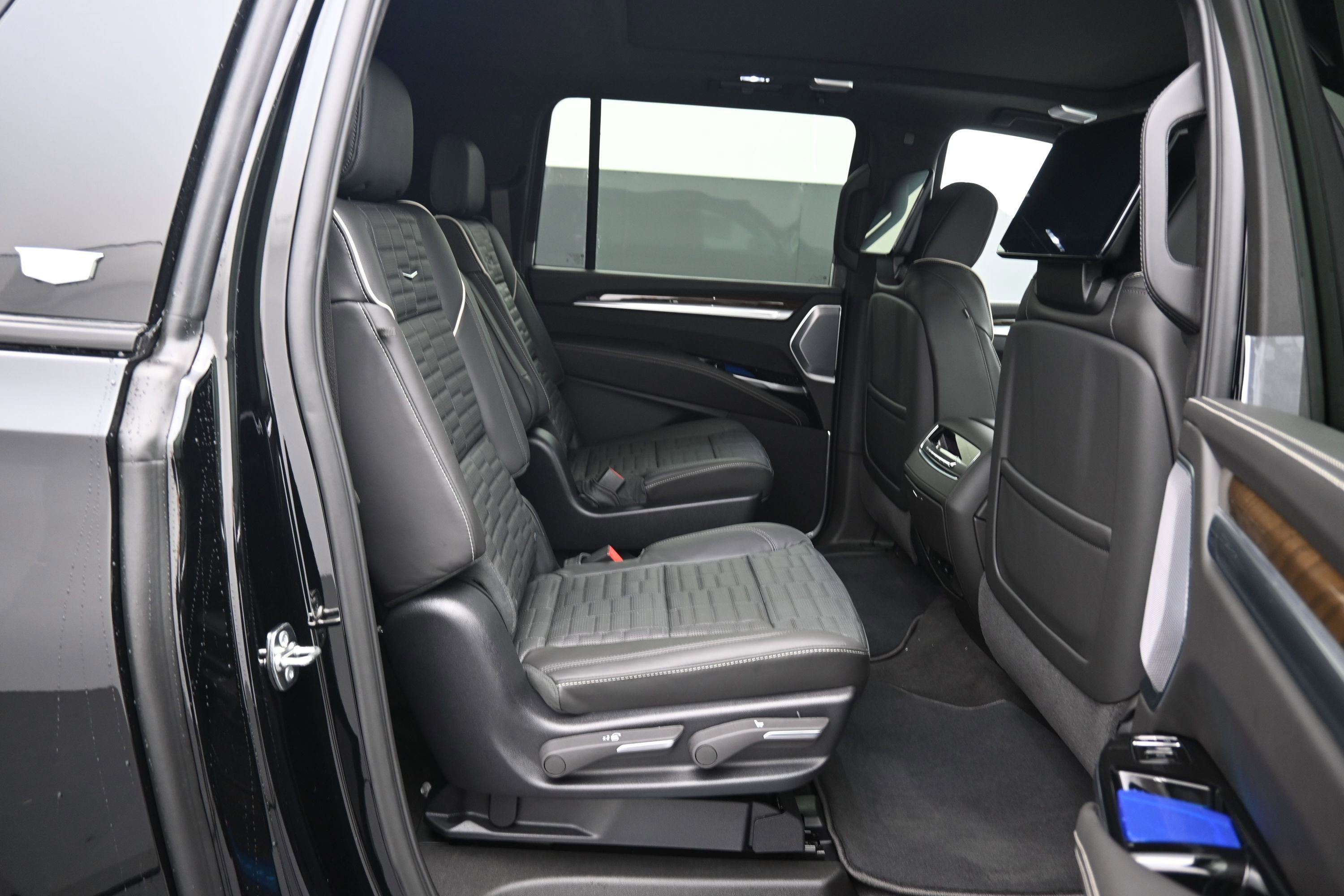 New 2026 Cadillac Escalade ESV Platinum Sport AWD/4WD image 12