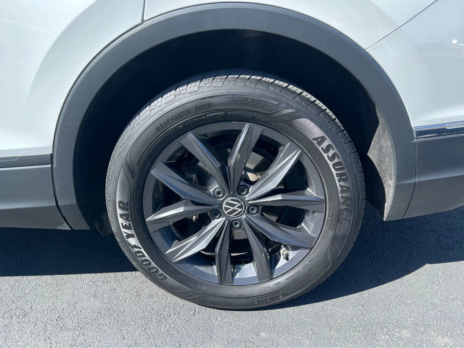 Used 2022 Volkswagen Tiguan SE image 14