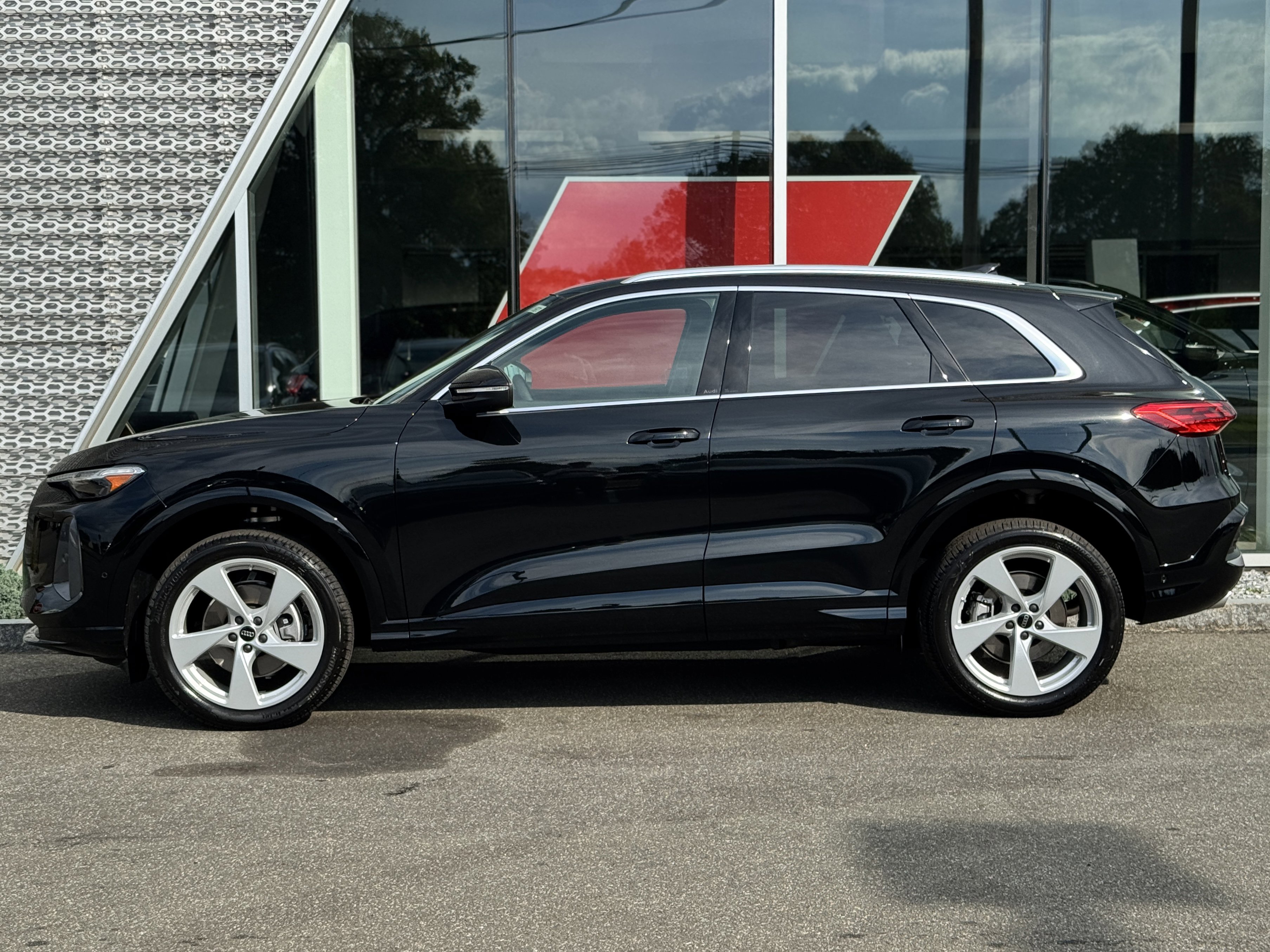 New 2025 Audi Q5 Premium Plus image 2