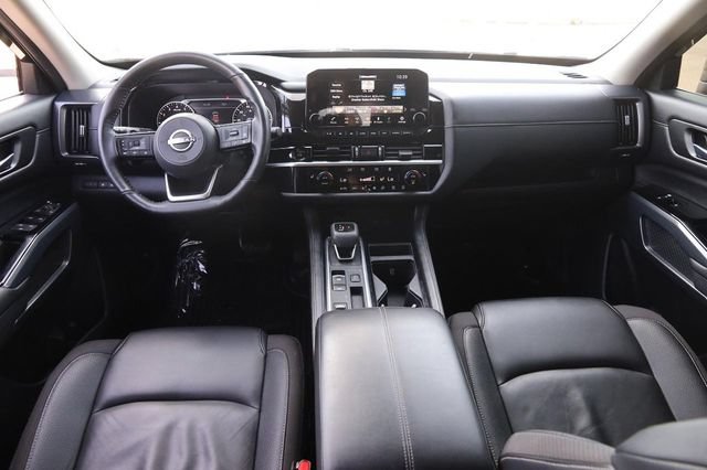 Certified 2025 Nissan Pathfinder SL FWD image 23