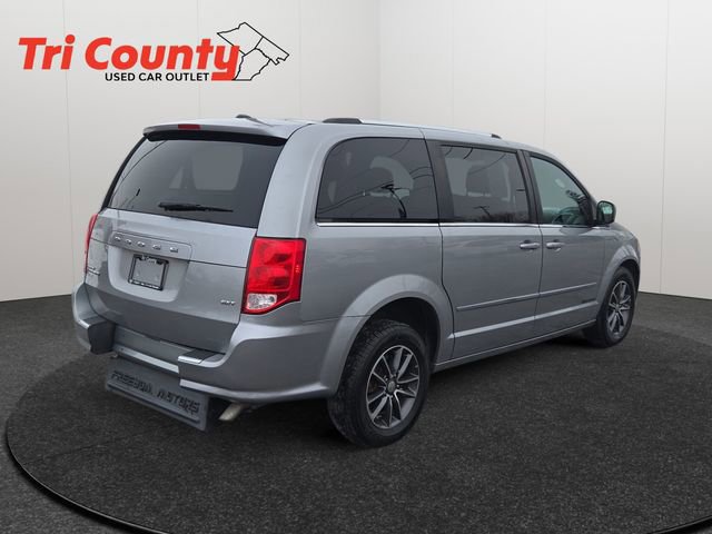Used 2017 Dodge Grand Caravan SXT image 5