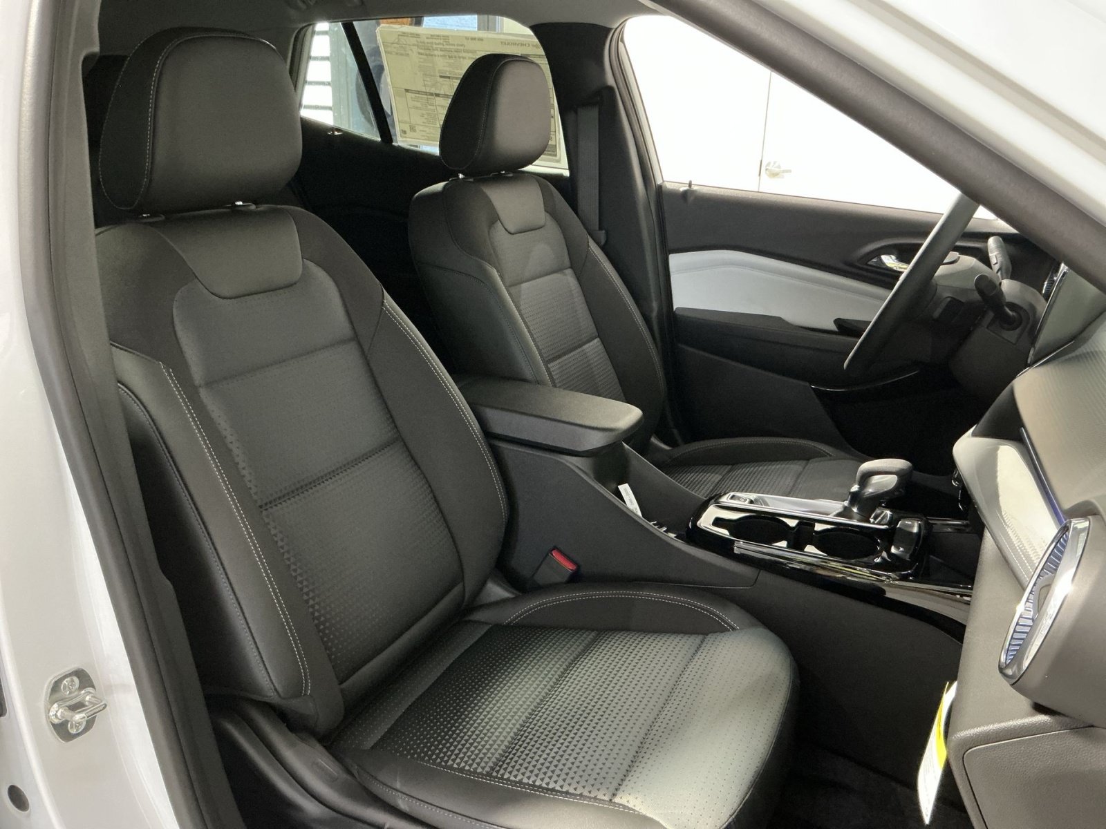 New 2026 Chevrolet Trax LT w/ Driver Confidence Package FWD image 25