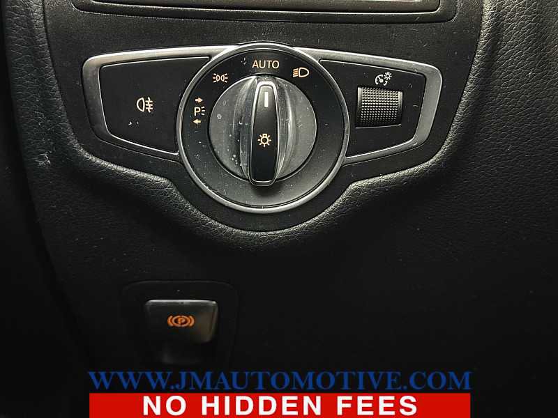 Used 2019 Mercedes-Benz GLC 300 4MATIC image 32