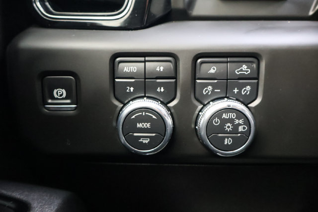 Used 2025 GMC Sierra 3500 AT4 w/ AT4 Premium Plus Package AWD/4WD image 17