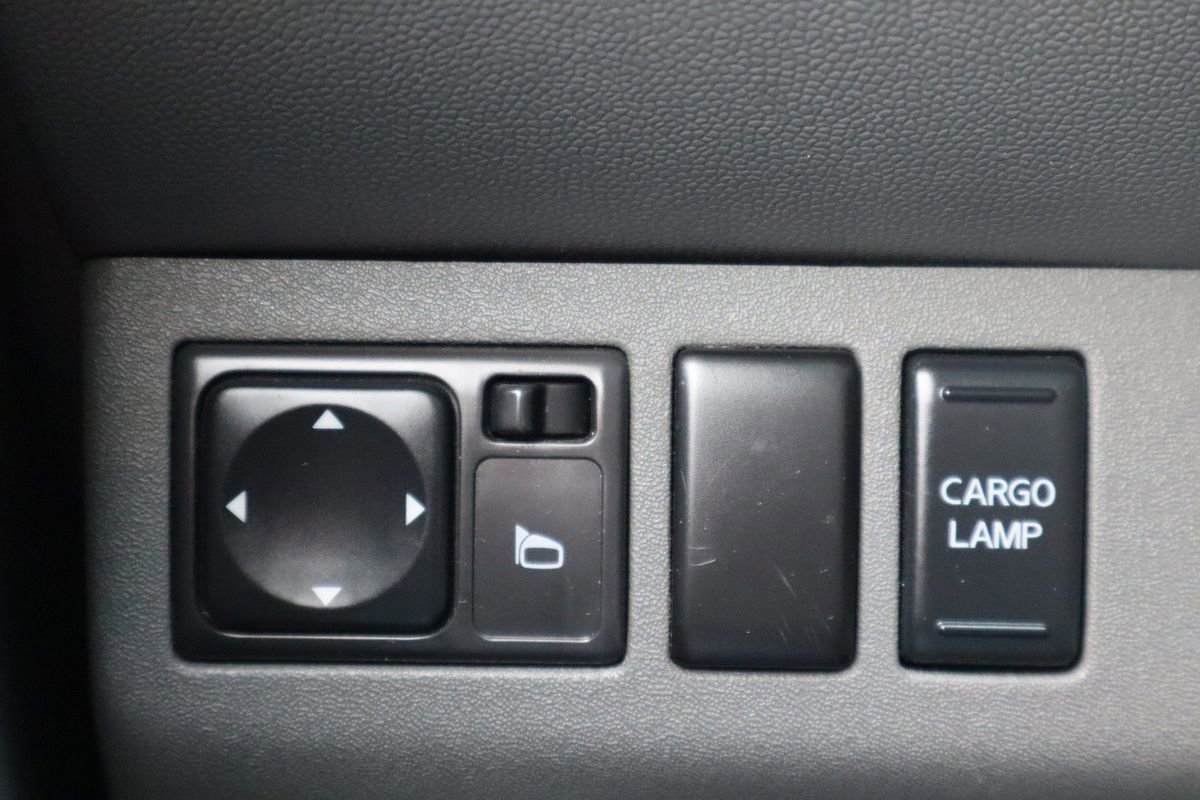 Used 2006 Nissan Frontier SE w/ (P01) Power Pkg AWD/4WD image 28