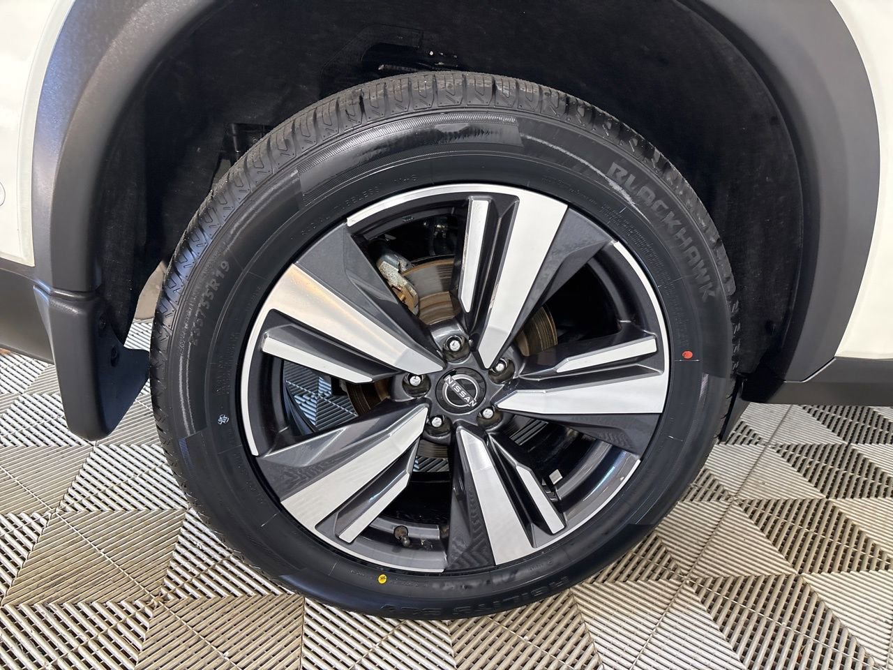 Used 2023 Nissan Rogue SL w/ SL Premium Package image 32