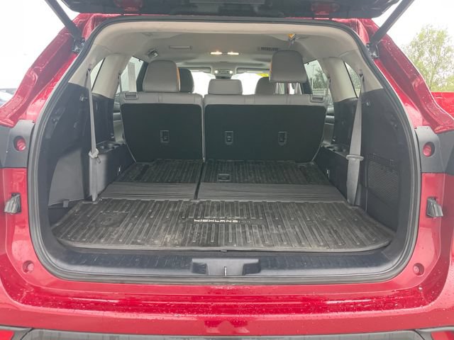 Used 2021 Toyota Highlander XLE AWD/4WD image 32