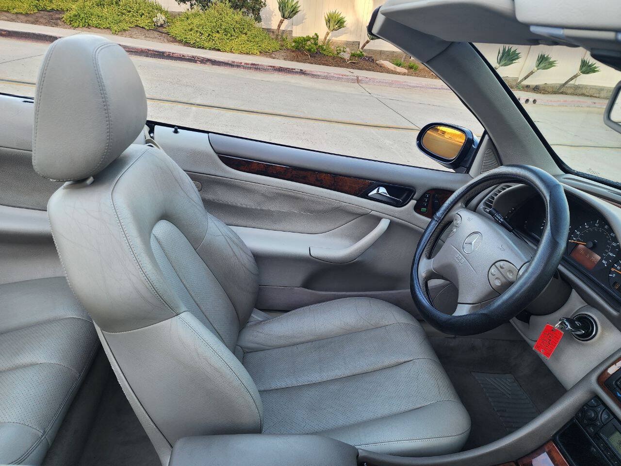 Used 2002 Mercedes-Benz CLK 320 Cabriolet image 31