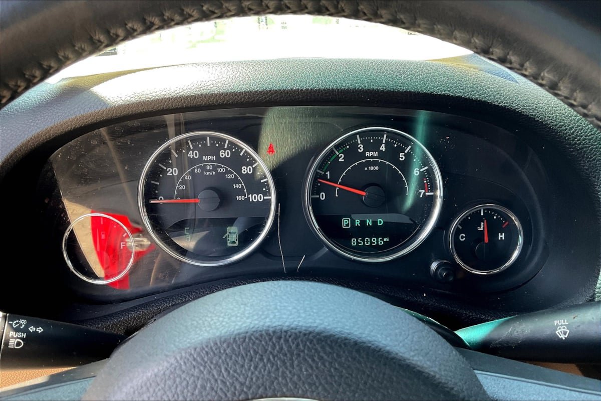 Used 2016 Jeep Wrangler Sahara w/ Connectivity Group AWD/4WD image 16