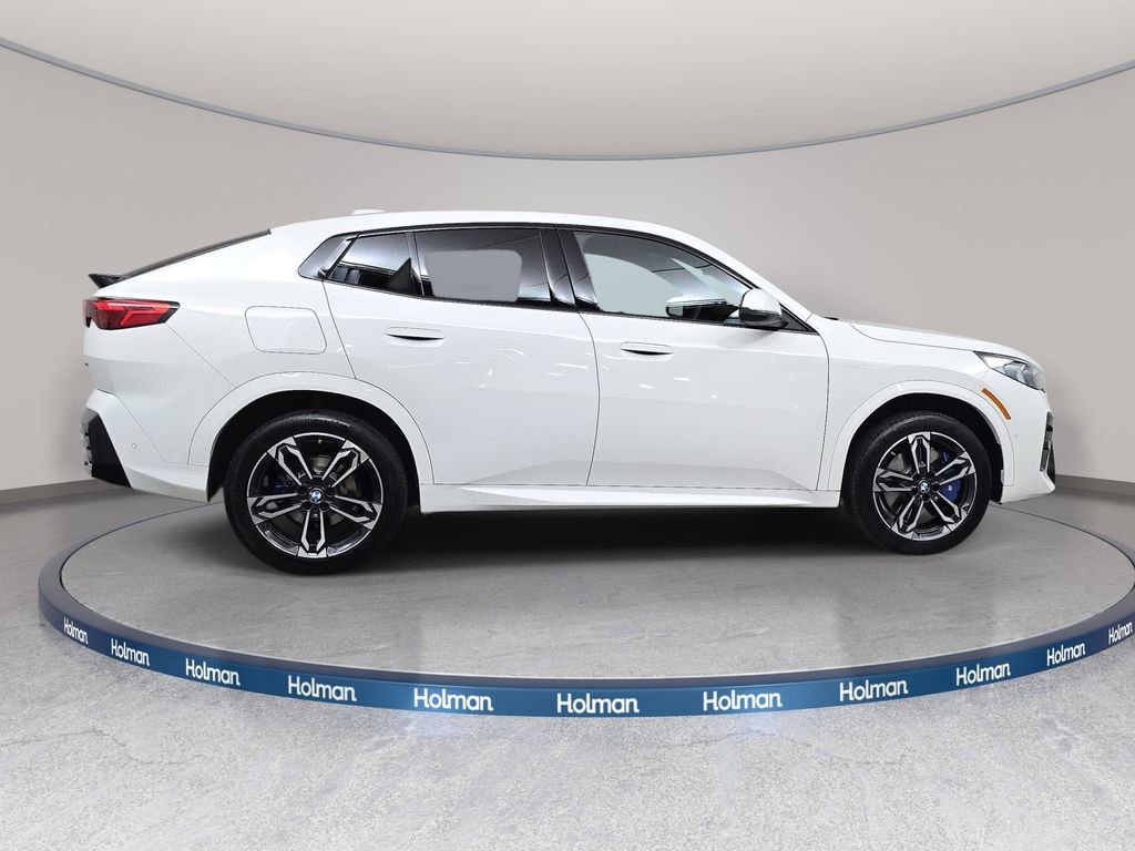 Used 2025 BMW X2 xDrive28i w/ M Sport Package AWD/4WD image 5