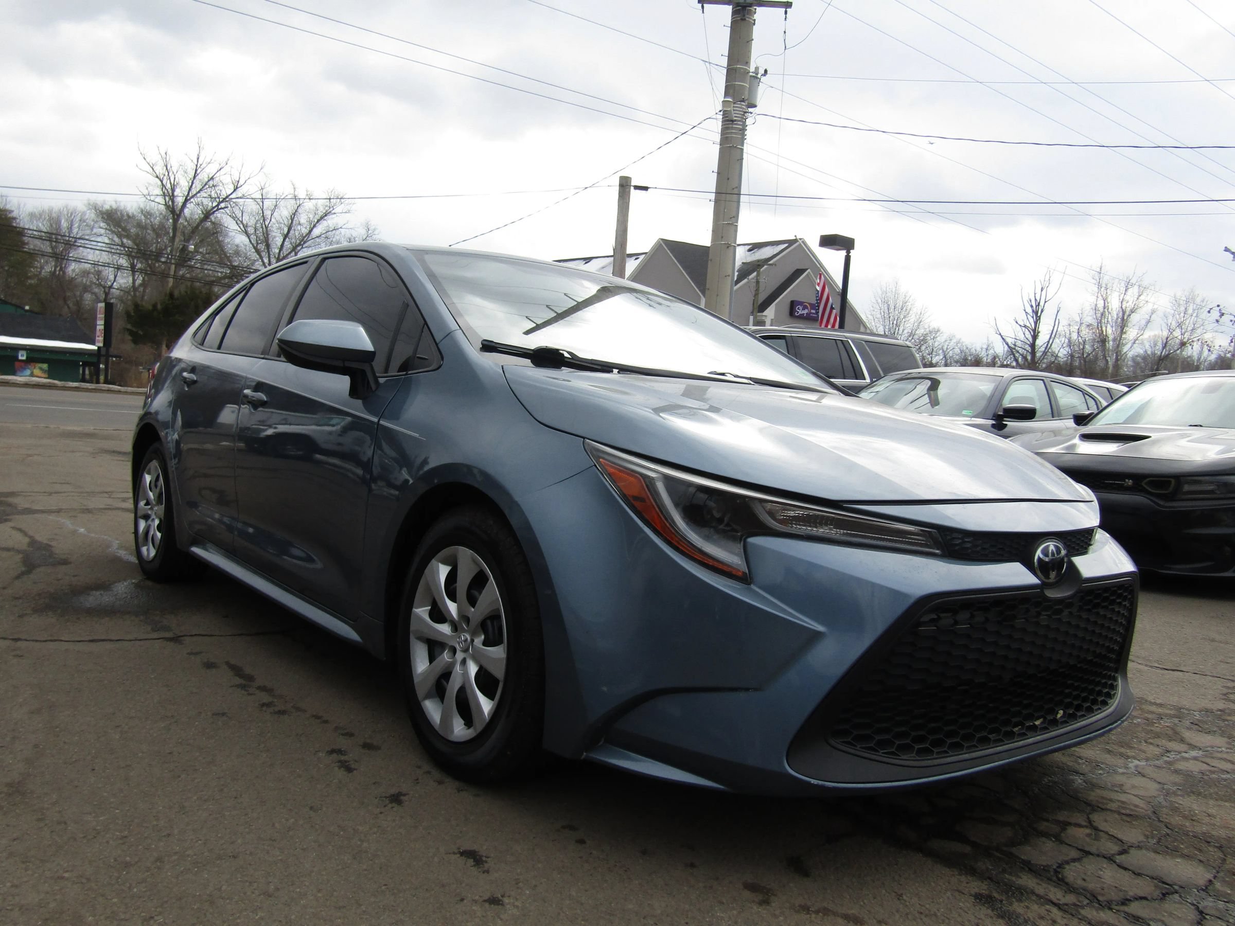 Used 2020 Toyota Corolla LE FWD image 1