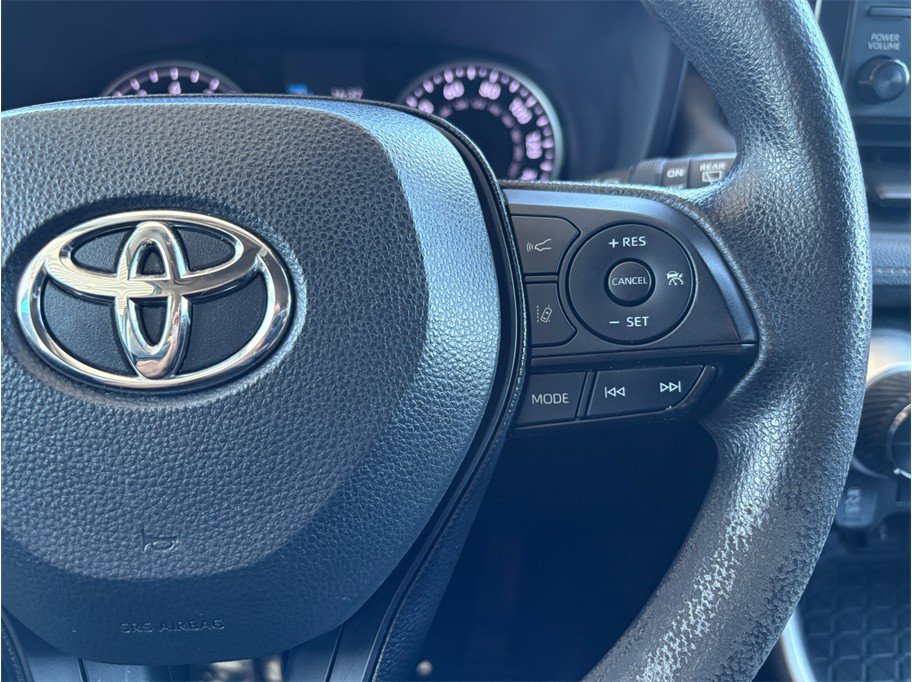 Used 2021 Toyota RAV4 XLE AWD/4WD image 10
