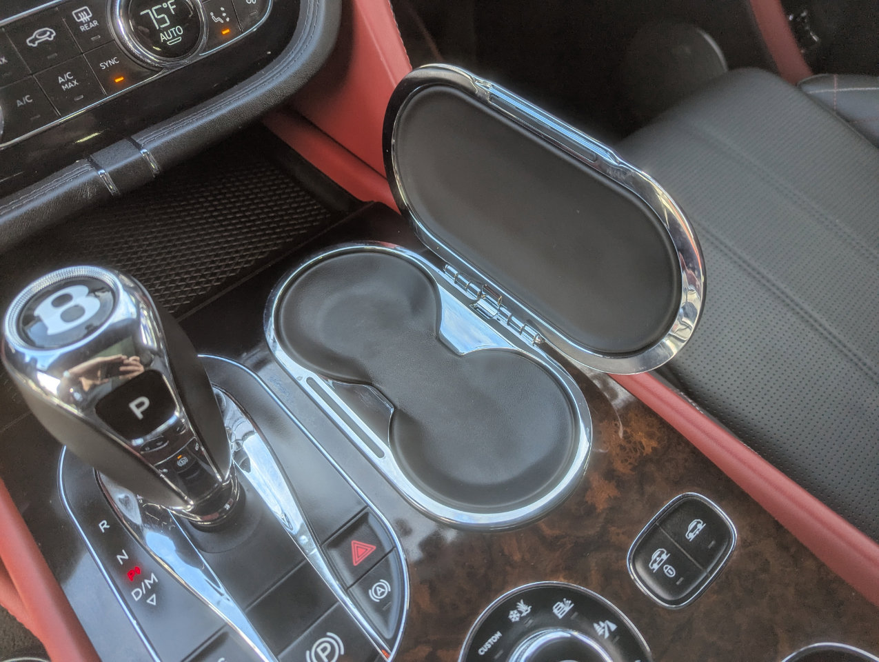 Used 2018 Bentley Bentayga Mulliner image 28