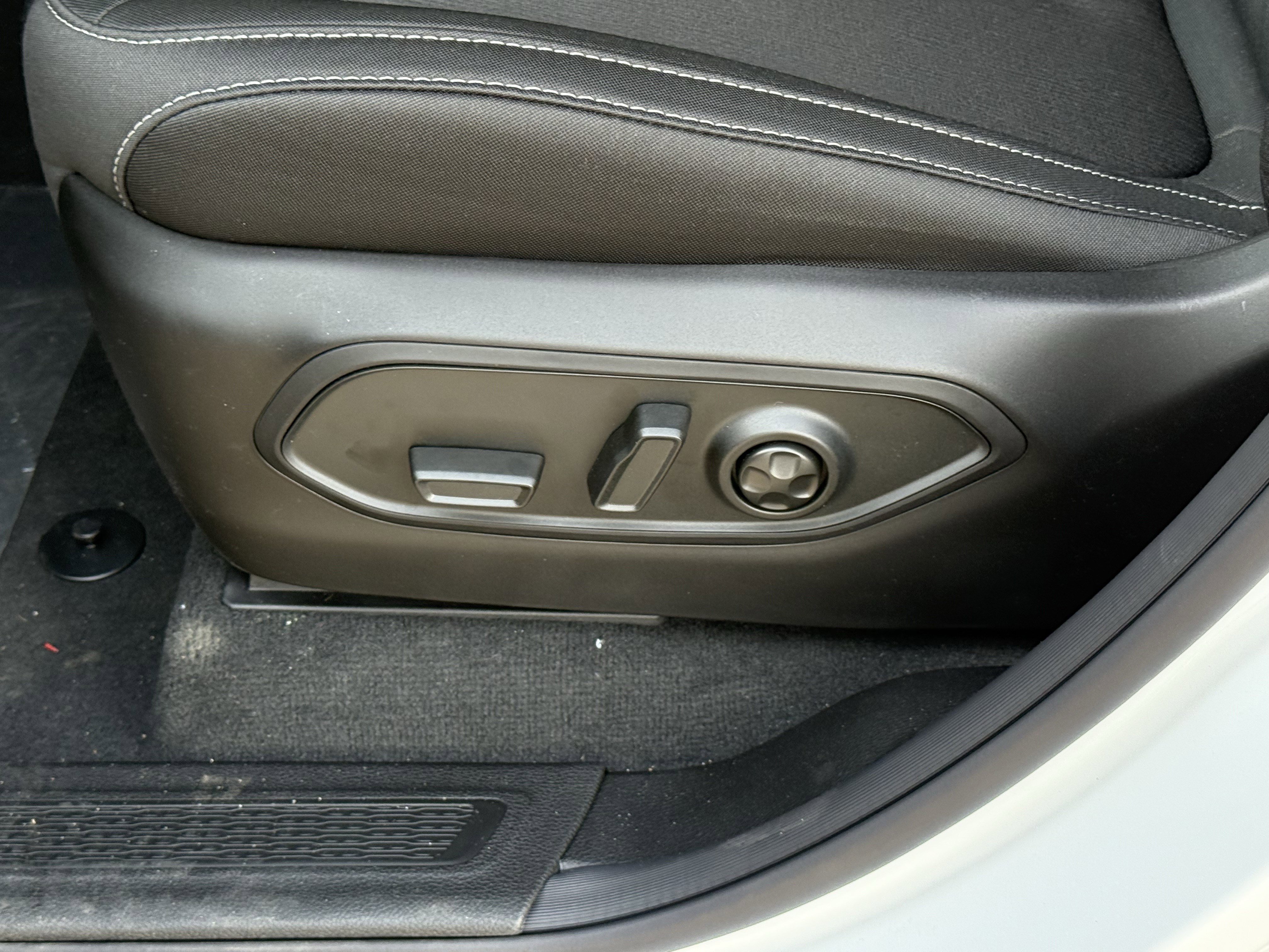 New 2025 Jeep Grand Cherokee Laredo image 13