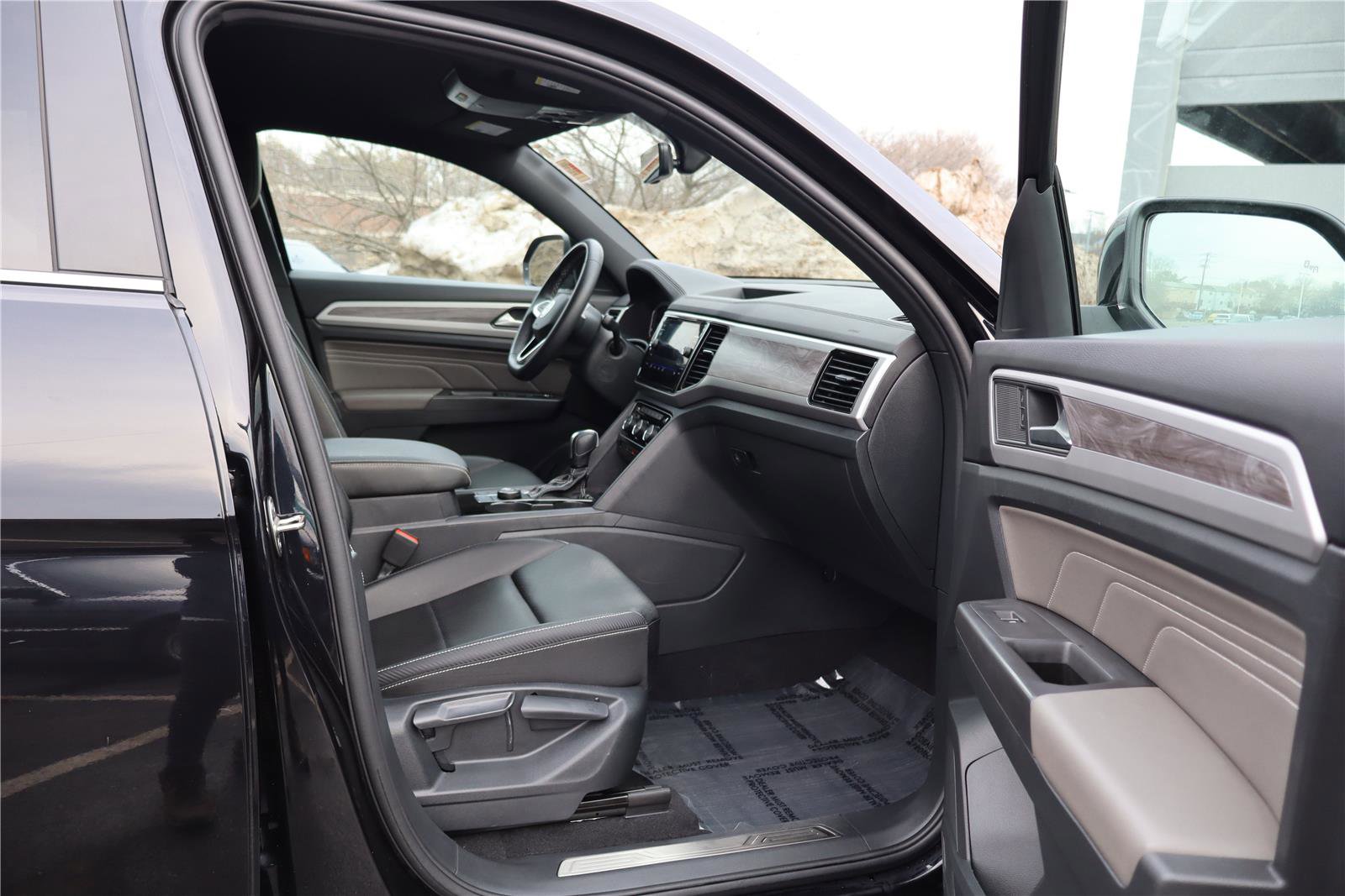 Certified 2023 Volkswagen Atlas Cross Sport SE w/ Black Wheel Package image 27