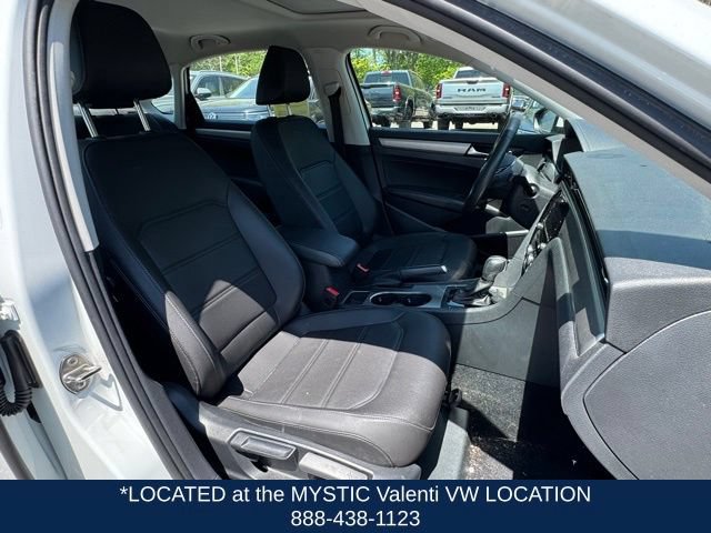 Certified 2022 Volkswagen Passat 2.0T SE FWD image 25